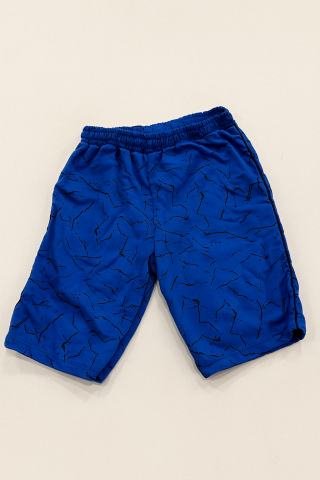 Erkek Çocuk Kapüşonlu “38” Baskılı Tişört & Desenli Mavi Şort Seti