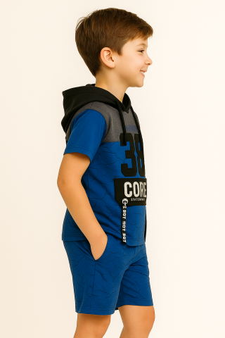 Erkek Çocuk Kapüşonlu “38” Baskılı Tişört & Desenli Mavi Şort Seti