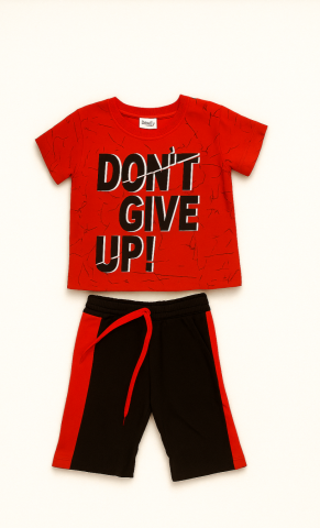 Erkek Çocuk “Don’t Give Up!” Baskılı Kısa Kollu Tişört & Siyah-Kırmızı Şort Seti
