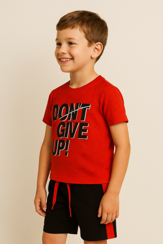 Erkek Çocuk “Don’t Give Up!” Baskılı Kısa Kollu Tişört & Siyah-Kırmızı Şort Seti