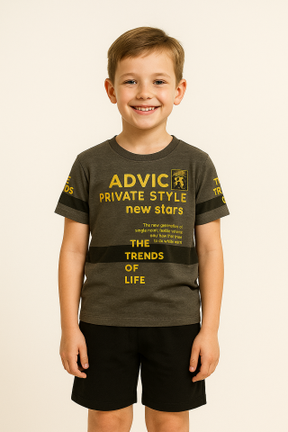 Erkek Çocuk Yazlık Günlük Set – Grafik Baskılı Gri Tişört & Basic Siyah Şort