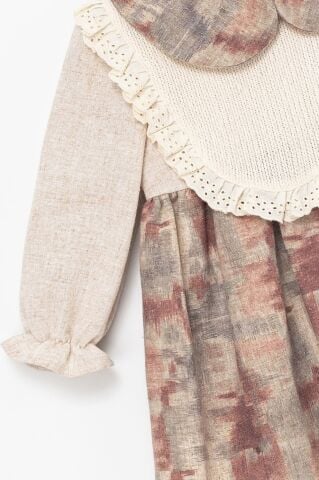 Kız Çocuk Dantel Yakalı Örgü Ön Panelli Uzun Kollu Elbise – Bej & Kahverengi Tonları