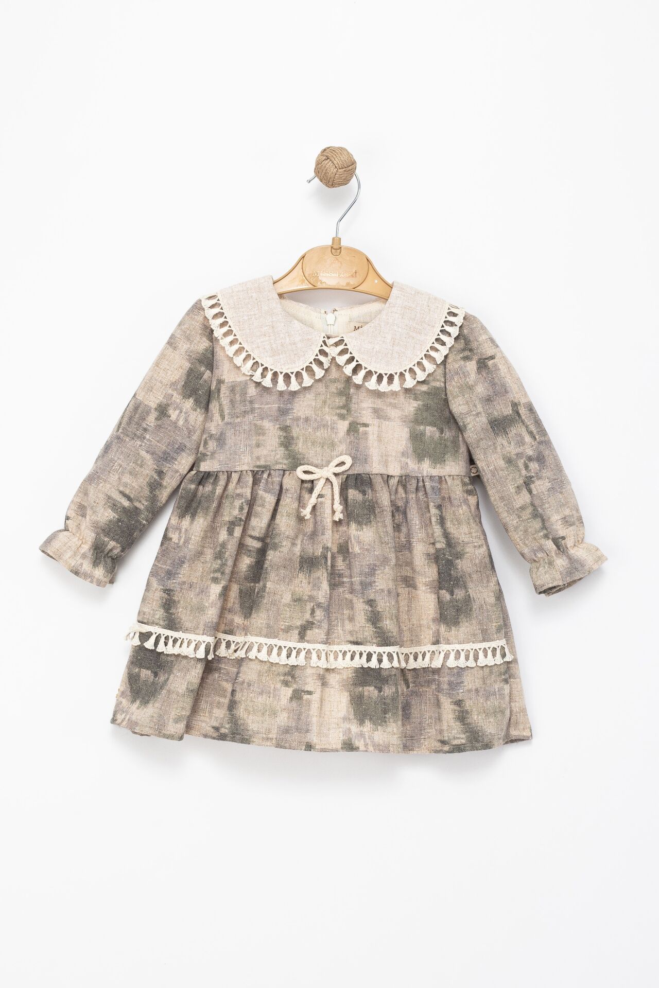 Kız Çocuk Dantel Yakalı Fiyonklu Uzun Kollu Elbise – Yeşil & Bej Tonları