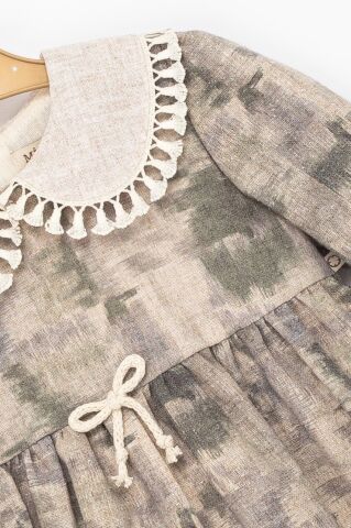 Kız Çocuk Dantel Yakalı Fiyonklu Uzun Kollu Elbise – Yeşil & Bej Tonları