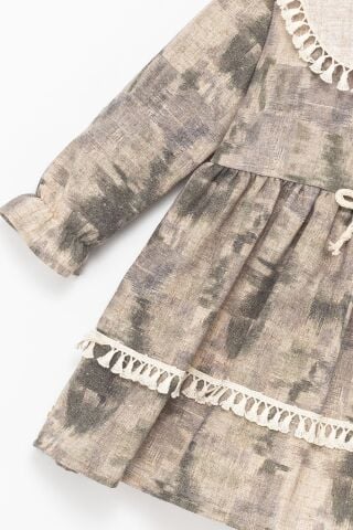 Kız Çocuk Dantel Yakalı Fiyonklu Uzun Kollu Elbise – Yeşil & Bej Tonları