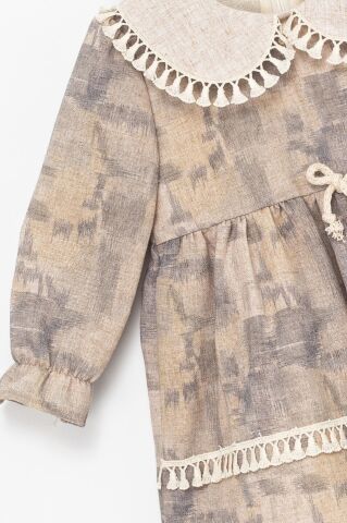 Kız Çocuk Dantel Yakalı Fiyonklu Uzun Kollu Elbise – Bej Tonları