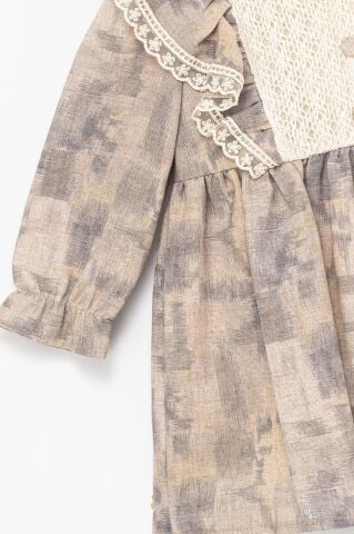 Kız Çocuk Dantel Detaylı Düğmeli Uzun Kollu Elbise – Bej & Gri Tonları