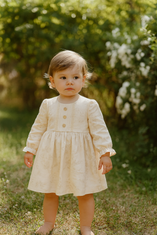 Kız Çocuk Dantel Detaylı Üç Düğmeli Uzun Kollu Elbise – Krem / Bej Tonları