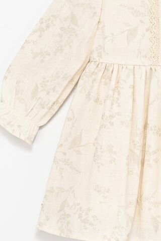 Kız Çocuk Dantel Detaylı Üç Düğmeli Uzun Kollu Elbise – Krem / Bej Tonları