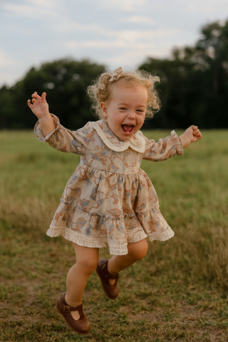 Kız Çocuk Bej-Mavi Çiçek Desenli Fırfır Yakalı Kat Etekli Elbise